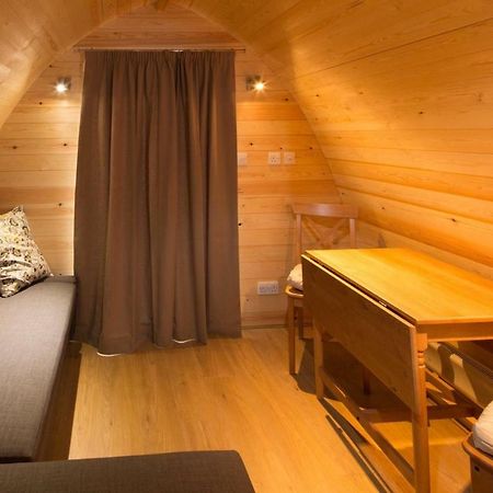Lupin Glamping Pod Hotel Cheltenham Buitenkant foto