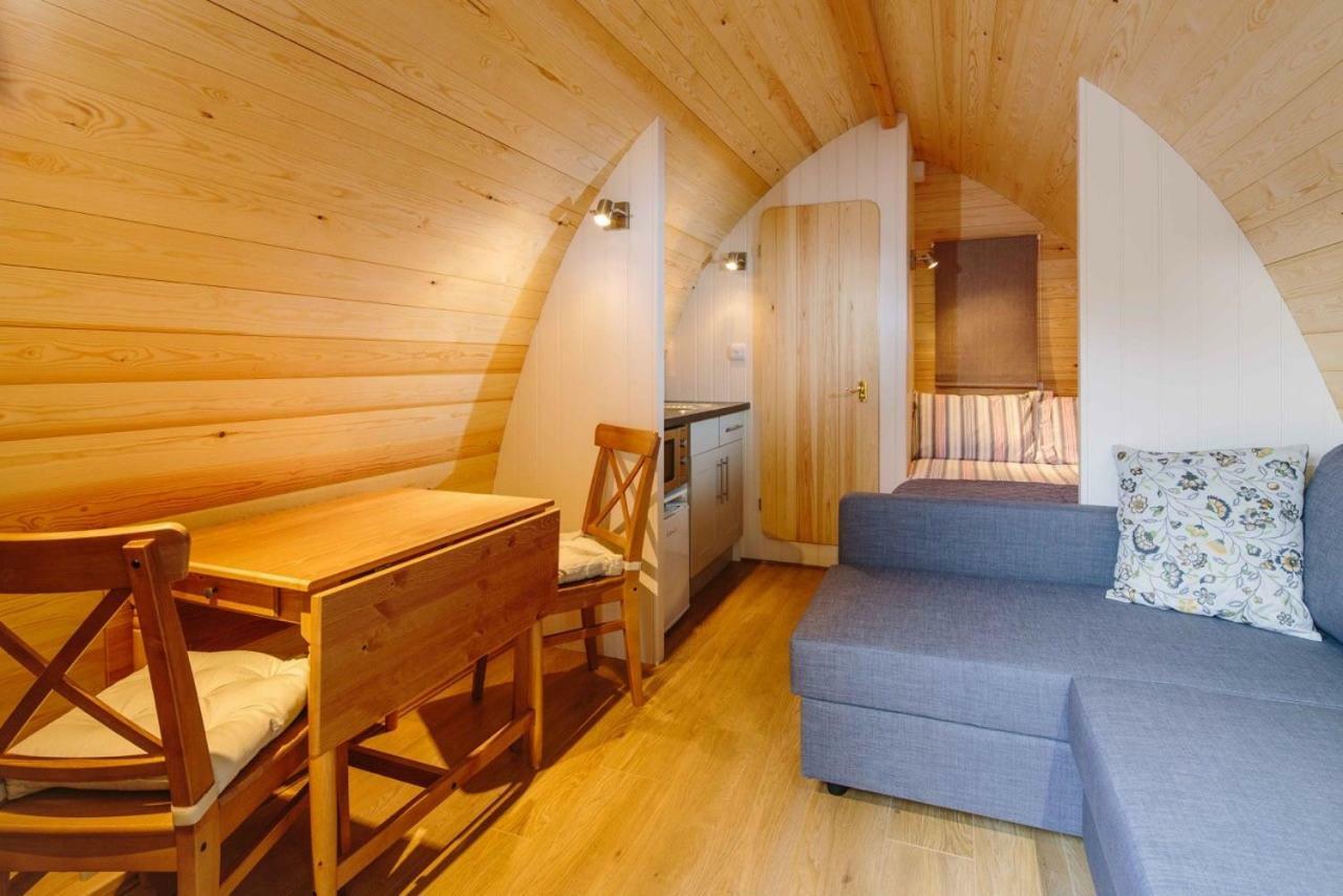 Lupin Glamping Pod Hotel Cheltenham Buitenkant foto