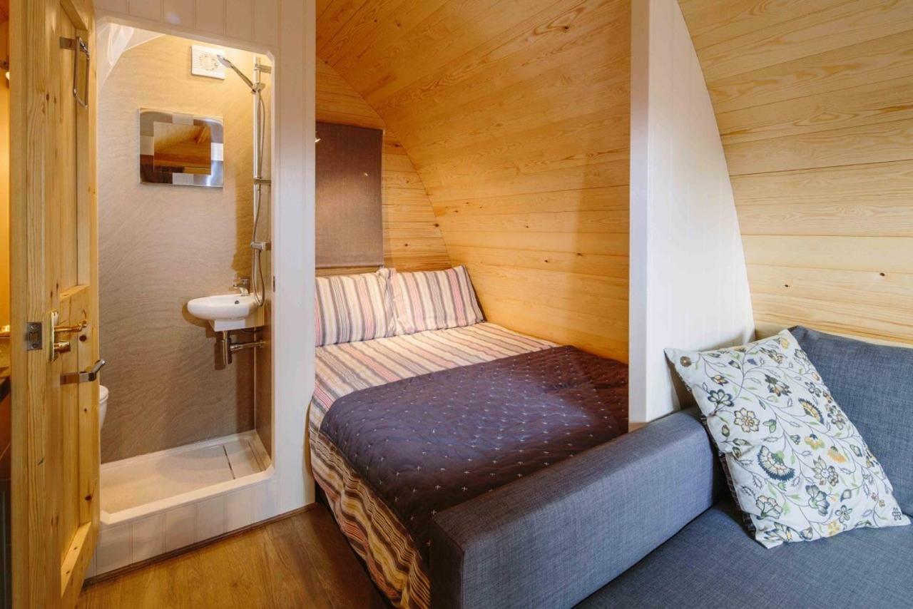 Lupin Glamping Pod Hotel Cheltenham Buitenkant foto