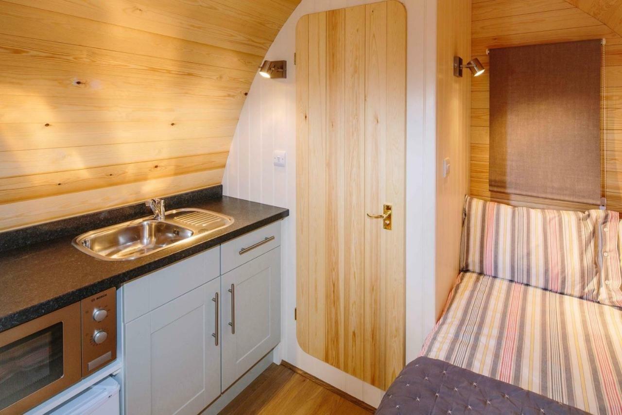 Lupin Glamping Pod Hotel Cheltenham Buitenkant foto